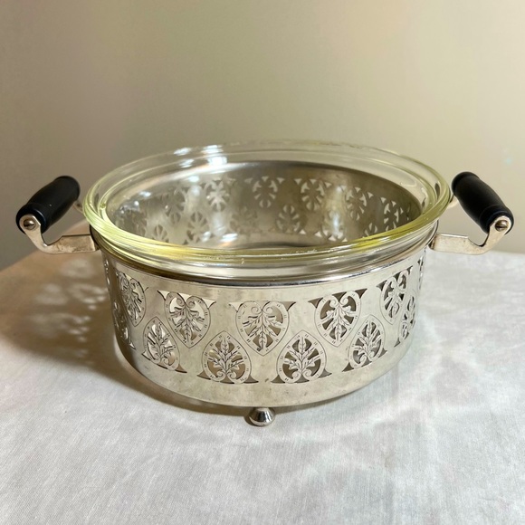 Vintage Clear Pyrex Dish with Silver Tone Holder Caddy w/ handles Flaws in dish - Picture 1 of 14